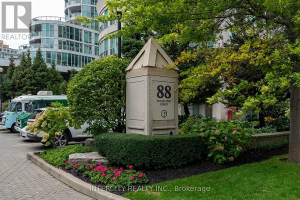 Living room - 907 - 88 Palace Pier Court, Toronto, ON M8V4C2 Photo 2