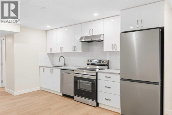 Kitchen - 907 / 909 16 Street Ne, Calgary, AB T2E4S7 Photo 5
