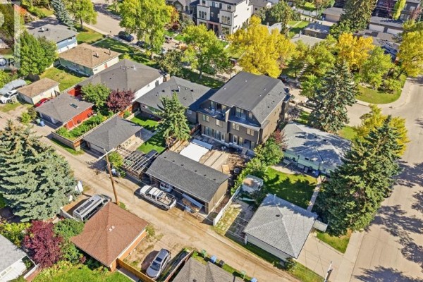 2pc Bathroom - 907 35a Street Nw, Calgary, AB T2N3A5 Photo 4