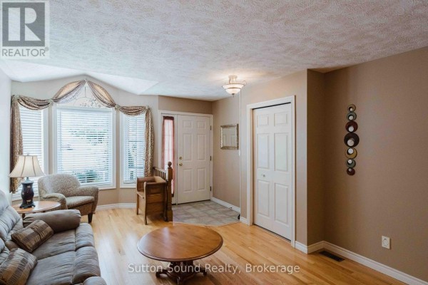 907 9th A Avenue E, Owen Sound, ON, photo 2