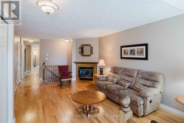 907 9th A Avenue E, Owen Sound, ON, photo 3