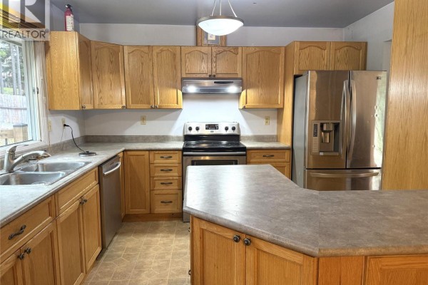Family room - 907 Alpine Way, Elkford, BC V0B1H0 Photo 2
