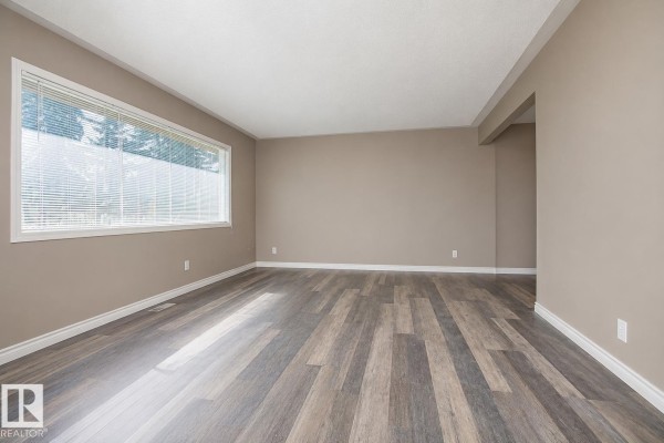 Dining room - 9072 52 St Nw, Edmonton, AB T6B1G2 Photo 2