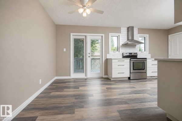 Kitchen - 9072 52 St Nw, Edmonton, AB T6B1G2 Photo 3