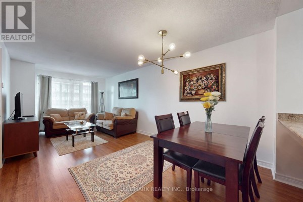 908 - 212 Eglinton Avenue E, Toronto