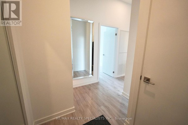 Kitchen - 908 - 252 Church Street, Toronto, ON M5B1Z2 Photo 3