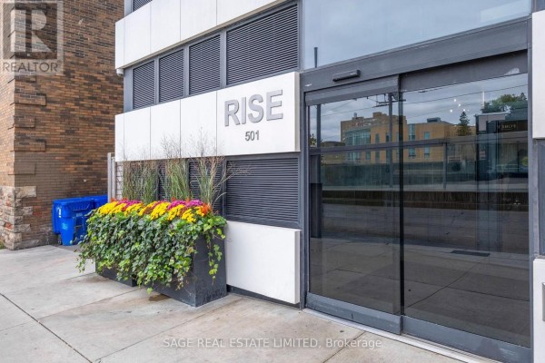 Living room - 908 - 501 St Clair Avenue W, Toronto, ON M5P0A2 Photo 2