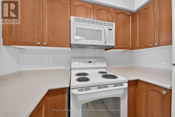 908 - 7 Michael Power Place, Toronto, ON M9A0A4 Photo 4