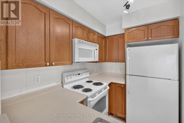 908 - 7 Michael Power Place, Toronto, ON M9A0A4 Photo 5