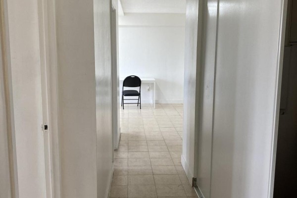 908 - 940 Caledonia Road, Toronto, ON M6B3Y4 Photo 3