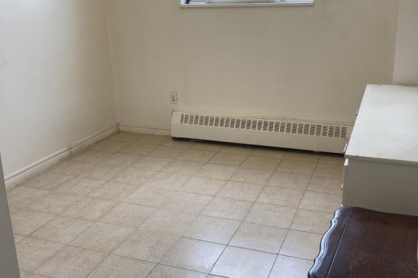 908 - 940 Caledonia Road, Toronto, ON M6B3Y4 Photo 5
