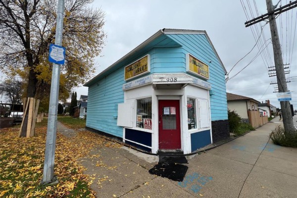 908 St Matthews Avenue, Winnipeg, MB R3G0J5 Photo 4