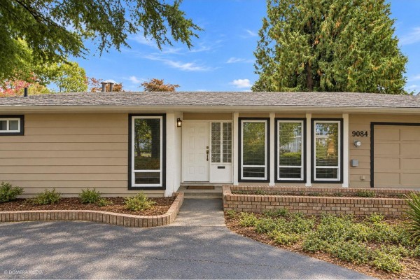 9084 Prince Charles Boulevard, Surrey, BC V3V1R5 Photo 4