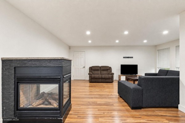 9084 Prince Charles Boulevard, Surrey, BC V3V1R5 Photo 5