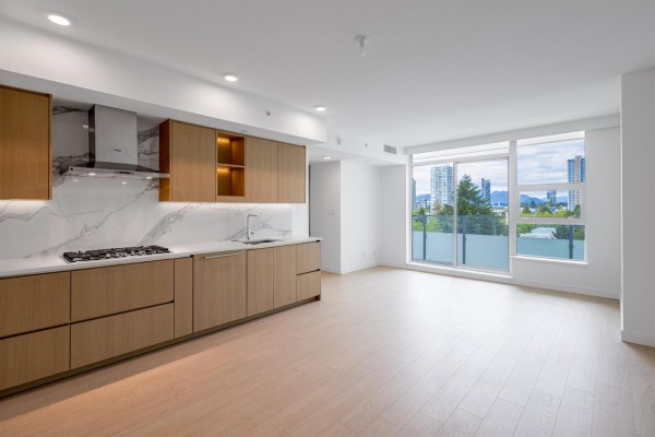 909 13768 100 Avenue, Surrey, BC V3T0V2 Photo 2