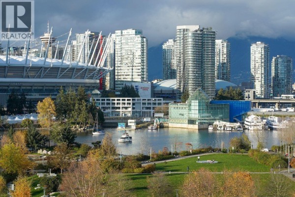 909 1768 Cook Street, Vancouver, BC V5Y0N3 Photo 3