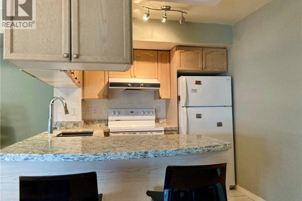 Living room/Dining room - 909 Bay Street Unit# 2304, Toronto, ON M5S3G2 Photo 4