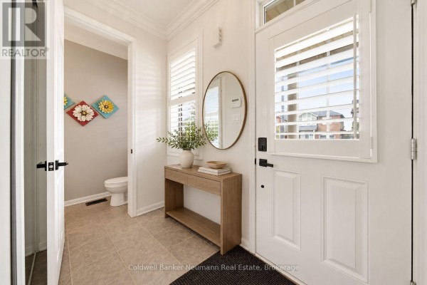 Bathroom - 909 Farmstead Drive, Milton, ON L9T8J5 Photo 5