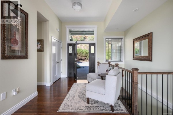Living room - 909 Hanington Rd, Ladysmith, BC V0G0A4 Photo 5