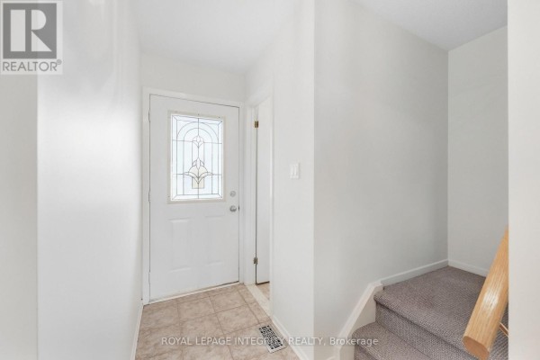 Kitchen - 909 Lawnsberry Drive, Ottawa, ON K1E1Y2 Photo 5