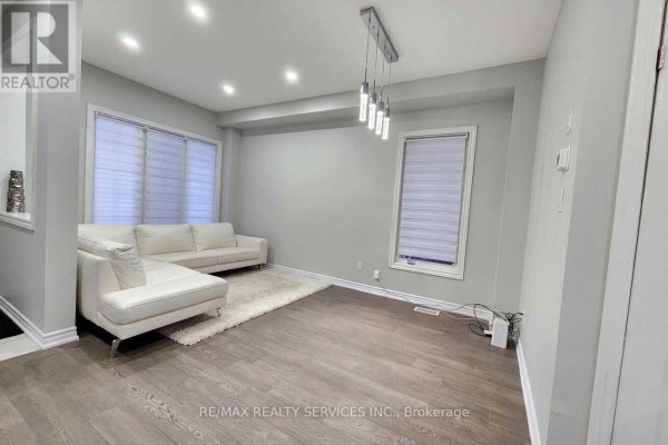 91 Daden Oaks Drive, Brampton, ON L6P3R9 Photo 2