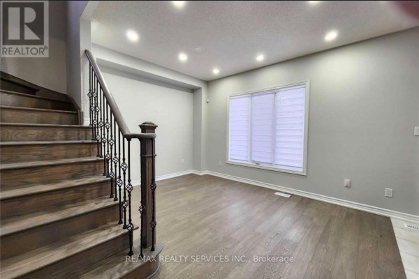 91 Daden Oaks Drive, Brampton, ON L6P3R9 Photo 4