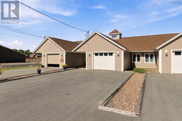 3pc Bathroom - 91 Etna Street, Bridgewater, NS B4V8Z1 Photo 4