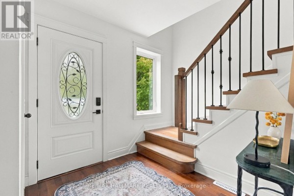 Dining room - 91 Glen Davis Crescent, Toronto, ON M4E1X7 Photo 3