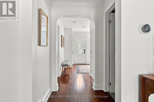 Primary Bedroom - 91 Glen Davis Crescent, Toronto, ON M4E1X7 Photo 5