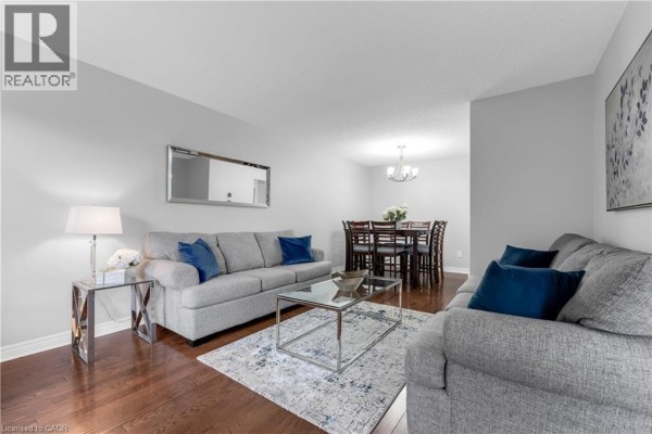 Living room - 91 Guildwood Drive, Hamilton, ON L9C6S3 Photo 4