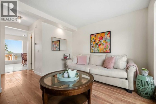 Living room - 91 Hidden Crescent Nw, Calgary, AB T3A5L4 Photo 4
