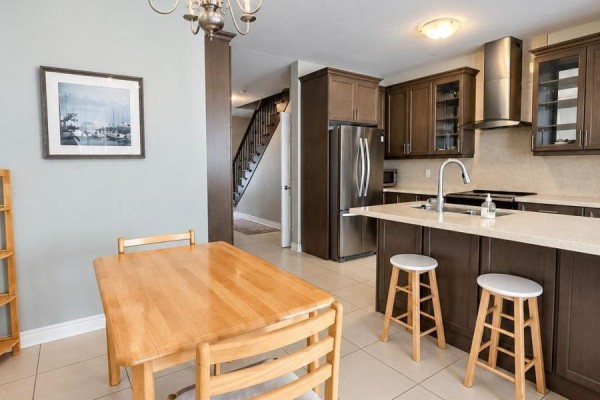 91 Huguenot Road, Oakville, ON L6H0M3 Photo 4
