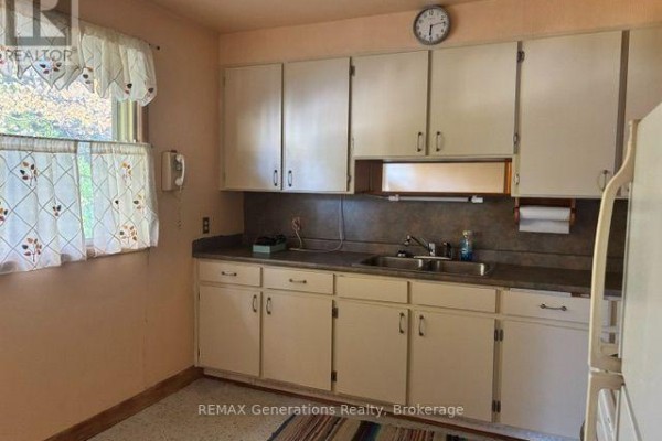 Kitchen - 91 Junot Avenue N, Thunder Bay, ON P7A6H1 Photo 3