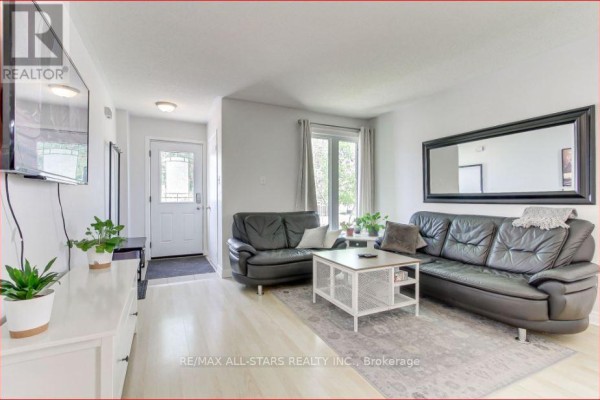 Bedroom 3 - 91 Kate Aitken Crescent, New Tecumseth, ON L0G1A0 Photo 4