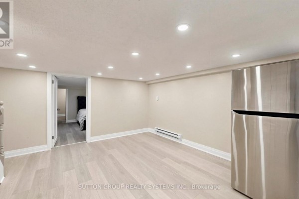 Cold room - 91 Kirknewton Road, Toronto, ON M6E3X9 Photo 2