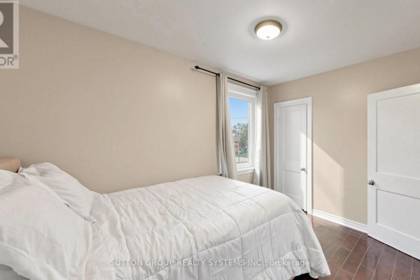 Living room - 91 Kirknewton Road, Toronto, ON M6E3X9 Photo 3