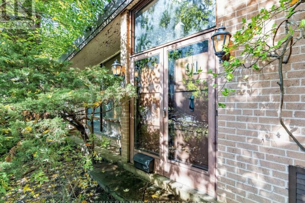 Primary Bedroom - 91 Larkfield Drive, Toronto, ON M3B2H6 Photo 4