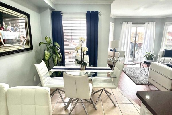 Living room - 91 Monaco Court, Brampton, ON L7A1X2 Photo 4