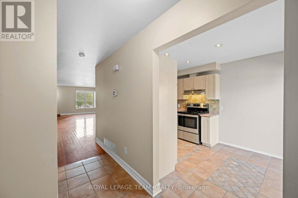 Dining room - 91 Thornbury Crescent, Ottawa, ON K2G6C4 Photo 5