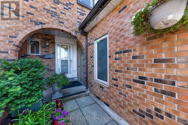 Primary Bedroom - 91 Woolenscote Circle, Toronto, ON M9V4R6 Photo 4
