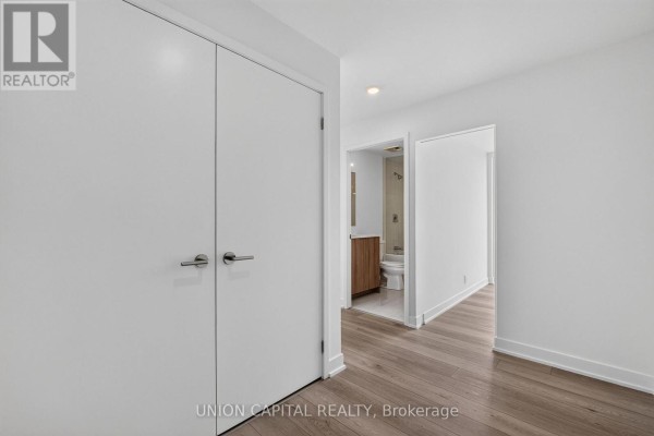 910 - 1660 Bloor Street W, Toronto, ON M6P0C6 Photo 3