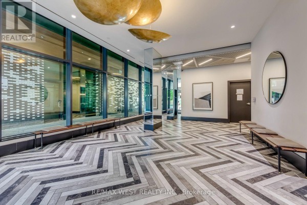 Living room - 910 - 1808 St. Clair Avenue W, Toronto, ON M6N0C1 Photo 3