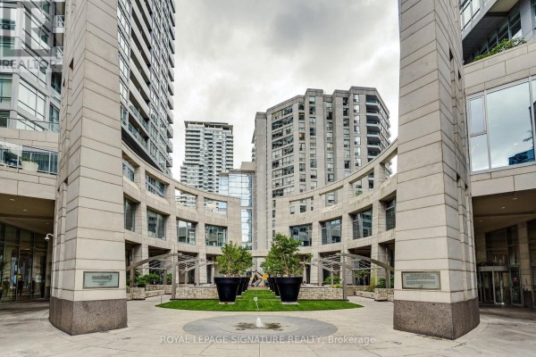 Den - 910 - 2191 Yonge Street, Toronto, ON M4S3H8 Photo 3