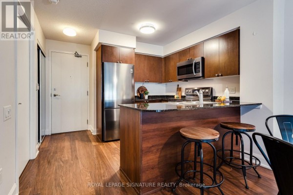 Kitchen - 910 - 2191 Yonge Street, Toronto, ON M4S3H8 Photo 4