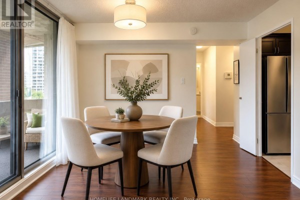 Kitchen - 910 - 50 Elm Drive E, Mississauga, ON L5A3X2 Photo 3