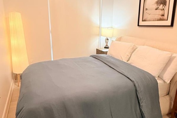 Primary Bedroom - 910 - 60 Tannery Road, Toronto, ON M5A0S8 Photo 4