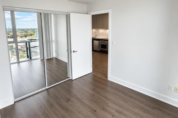 Living room - #910 - 99 The Donway Way W, Toronto, ON M3C0N8 Photo 3