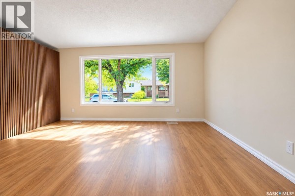Kitchen - 910 Devonshire Drive N, Regina, SK S4X2L8 Photo 3