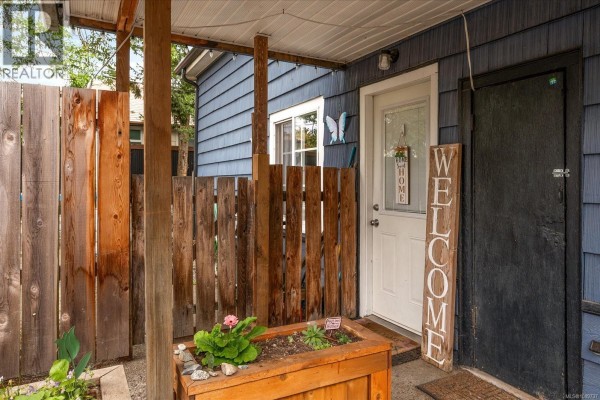 Mud room - 910 Esplanade Ave, Ladysmith, BC V9G1A0 Photo 4