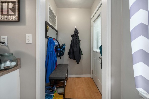 Mud room - 910 Esplanade Ave, Ladysmith, BC V9G1A0 Photo 5